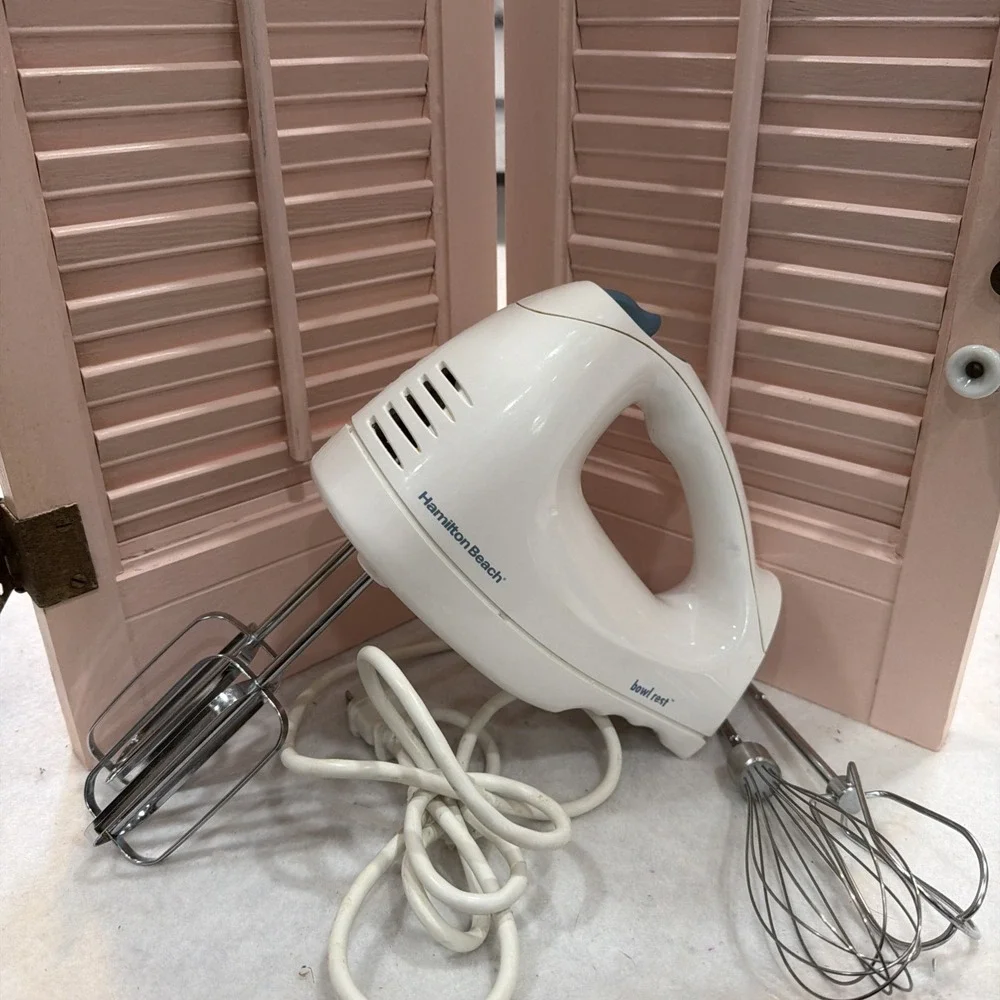 Hamilton Beach 6-Speed Electric Hand Mixer Works Great Good Condition Used. 4 At